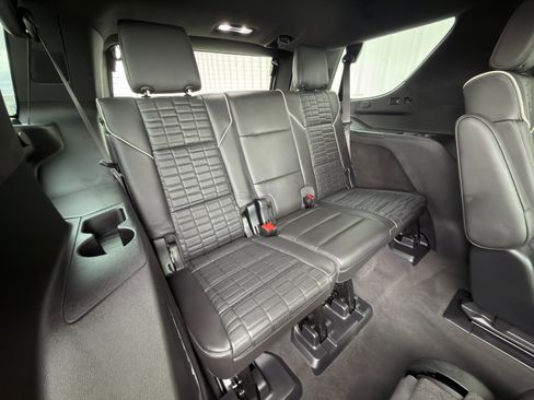 Used 2024 Cadillac Escalade Premium Luxury Platinum AWD/4WD image 26