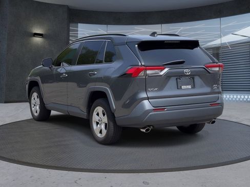 Used 2021 Toyota RAV4 XLE AWD/4WD image 3
