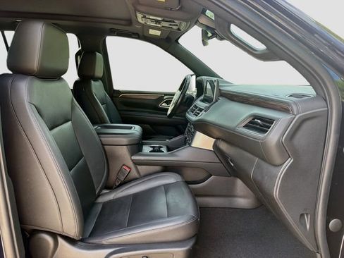 Used 2022 Chevrolet Tahoe Z71 w/ Luxury Package AWD/4WD image 16