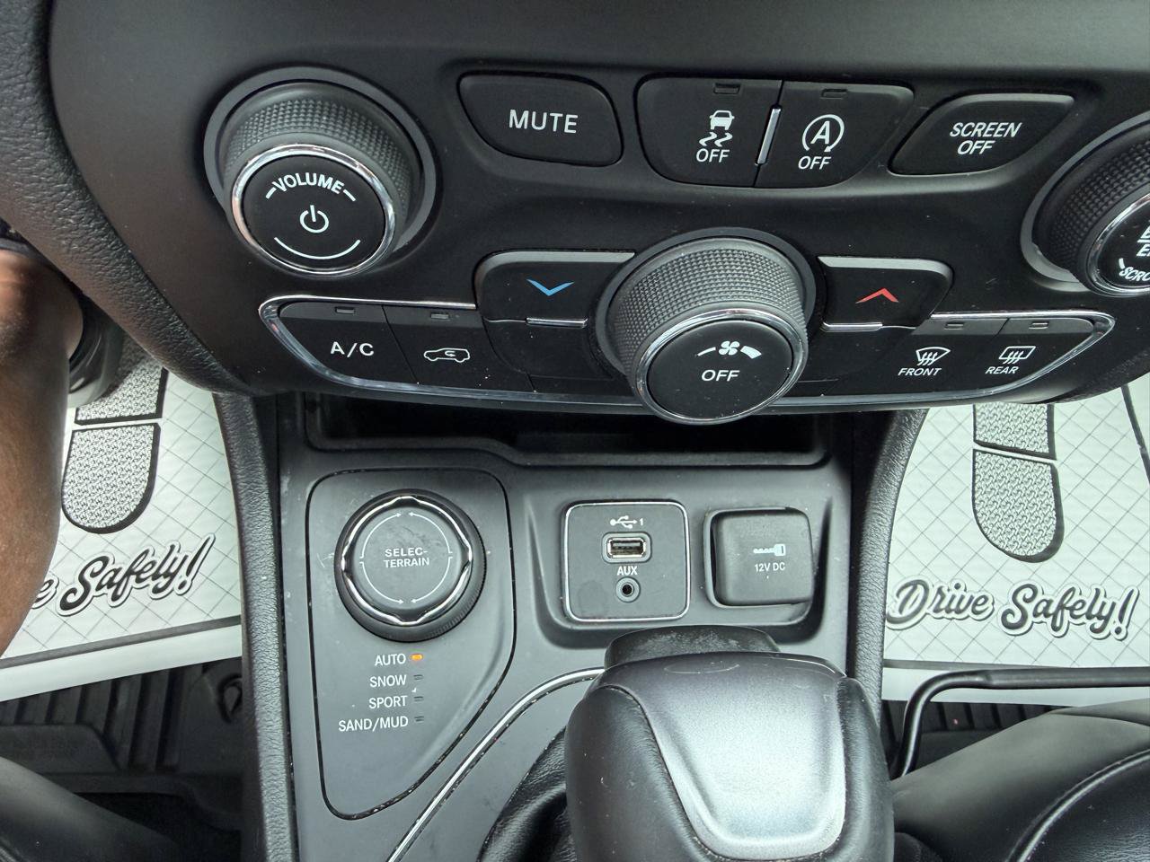 Used 2020 Jeep Cherokee Latitude w/ Quick Order Package 26F North AWD/4WD image 19