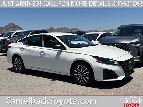 Used 2025 Nissan Altima 2.5 SV FWD image 1