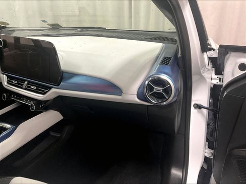 Used 2025 Chevrolet Equinox EV LT image 13