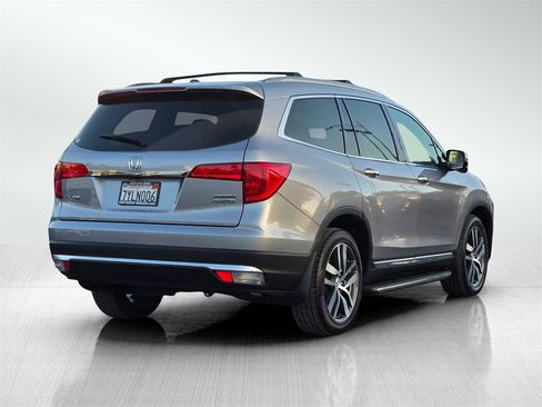 Used 2017 Honda Pilot Touring image 4