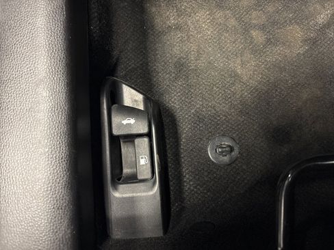 Used 2025 Toyota Corolla LE image 26