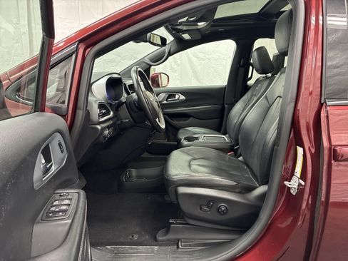 Used 2020 Chrysler Pacifica Touring-L Plus w/ Advanced Safetytec Group FWD image 15