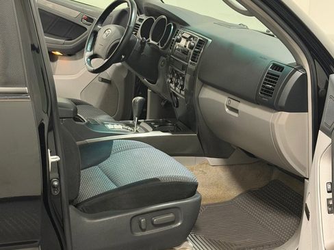 Used 2006 Toyota 4Runner SR5 RWD image 11