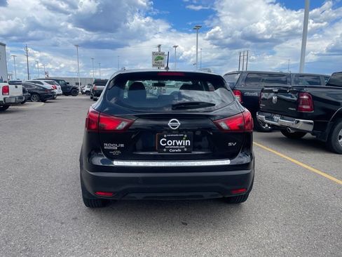 Used 2018 Nissan Rogue Sport SV FWD image 11
