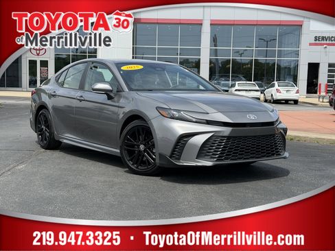 Certified 2025 Toyota Camry SE FWD image 1