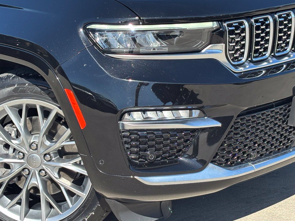 Certified 2023 Jeep Grand Cherokee Summit w/ Advanced Protech Group IV AWD/4WD image 8