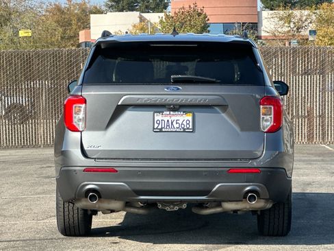 Certified 2022 Ford Explorer XLT w/ Equipment Group 202A image 5