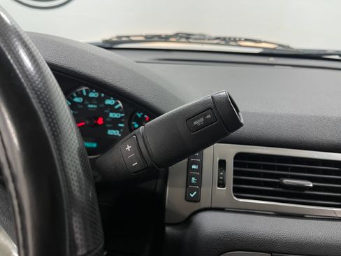 Used 2011 Chevrolet Avalanche LT w/ Suspension Package, Off-Road AWD/4WD image 25