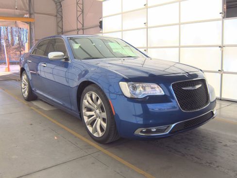 Used 2019 Chrysler 300 Limited image 2