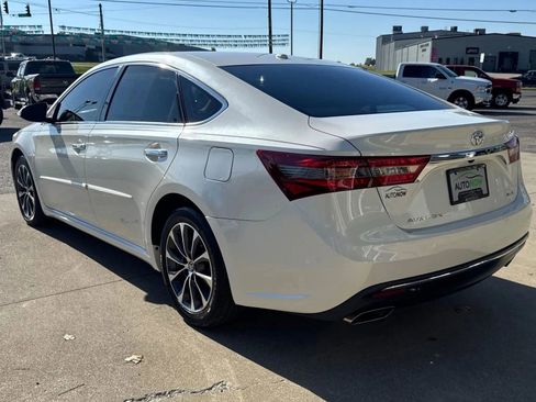 Used 2016 Toyota Avalon Limited image 5