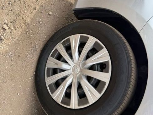 Used 2022 Toyota Camry LE image 10