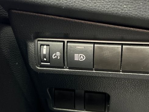 Certified 2023 Toyota Corolla Cross XLE image 33