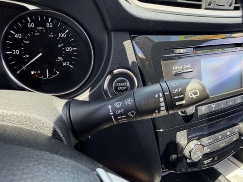Used 2016 Nissan Rogue SV AWD/4WD image 29