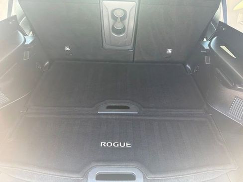 Used 2018 Nissan Rogue SV w/ Premium Package AWD/4WD image 18