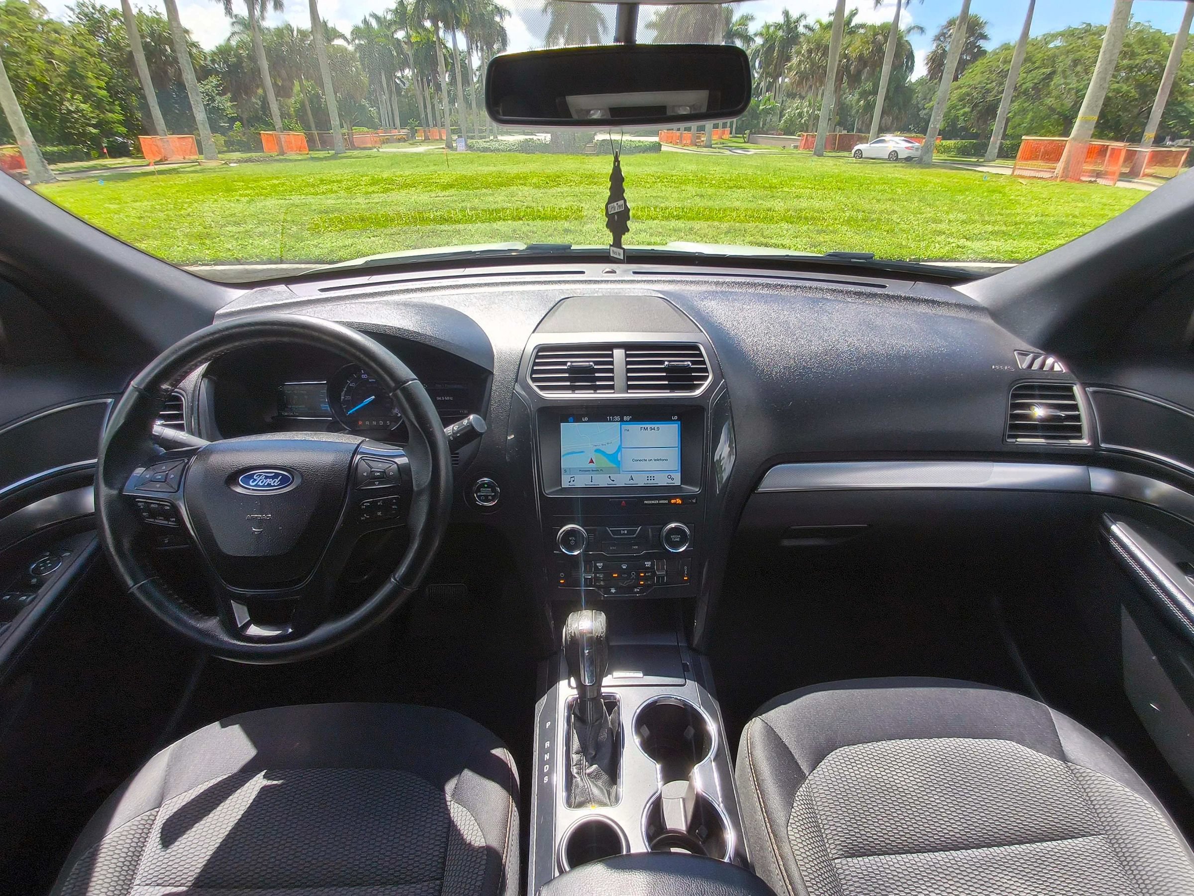 Used 2018 Ford Explorer XLT w/ Equipment Group 201A FWD image 8