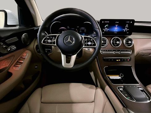 Used 2020 Mercedes-Benz GLC 300 4MATIC image 5