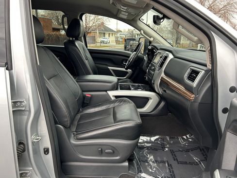 Used 2017 Nissan Titan SL image 28