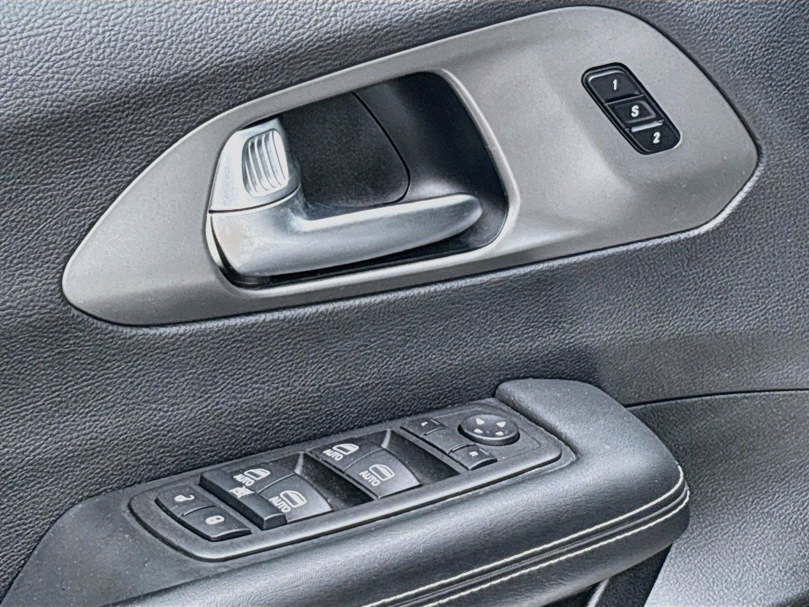 Certified 2025 Chrysler Pacifica Select FWD image 20