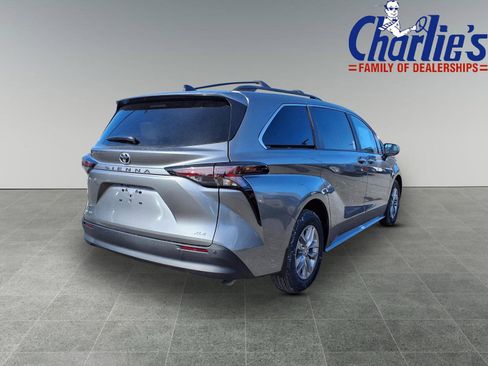 New 2026 Toyota Sienna XLE image 4