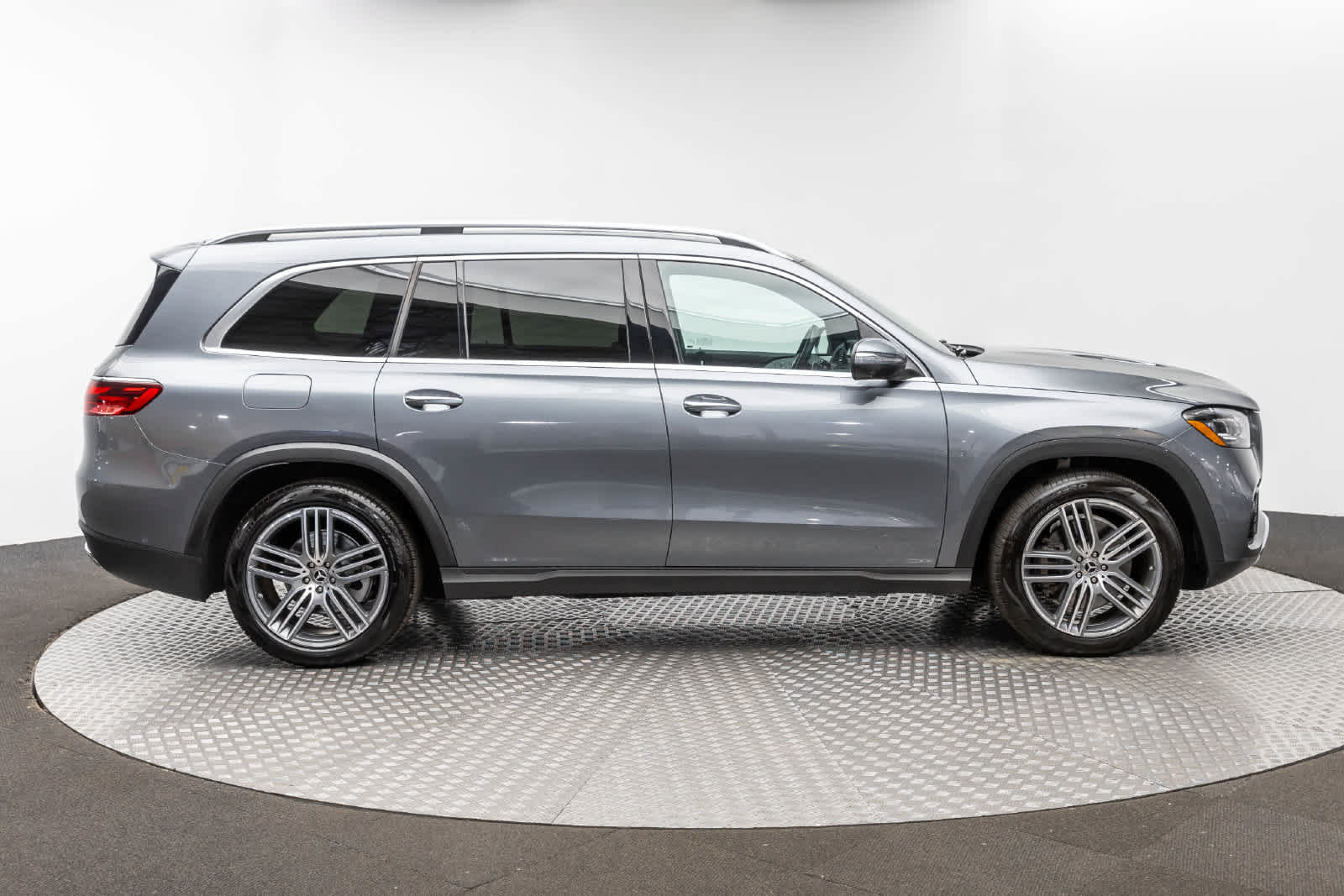 Used 2025 Mercedes-Benz GLS 450 4MATIC image 64