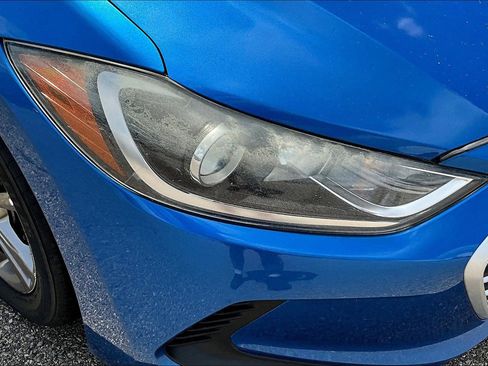 Used 2017 Hyundai Elantra SE image 30