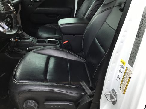 Used 2019 Jeep Wrangler Unlimited Sahara w/ Quick Order Package 24M Moab image 13