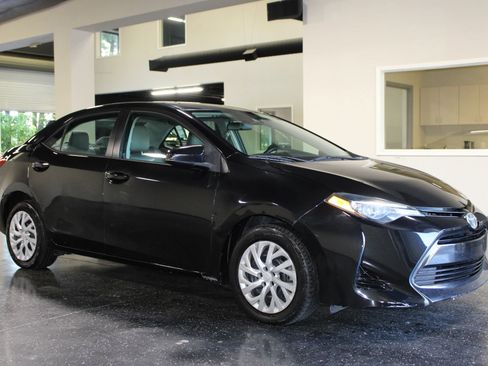 Used 2017 Toyota Corolla SE FWD image 31