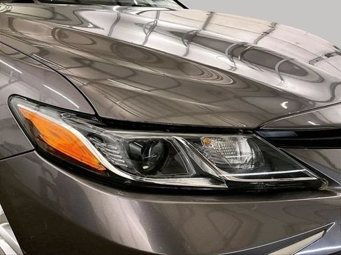 Used 2021 Toyota Camry LE FWD image 27