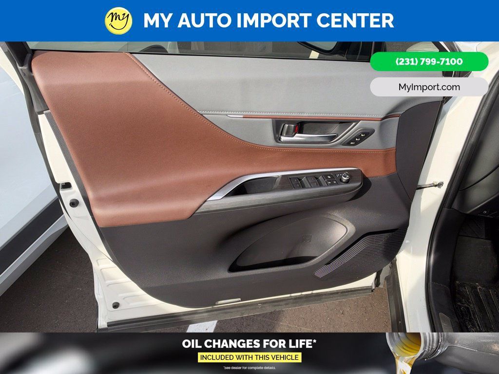Used 2022 Toyota Venza Limited AWD/4WD image 9