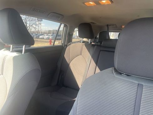 Used 2024 Toyota Highlander LE image 11