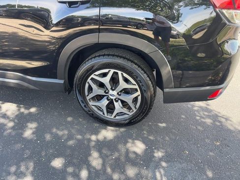 Used 2023 Subaru Forester Premium AWD/4WD image 5