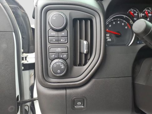 Used 2022 Chevrolet Silverado 1500 Custom w/ Safety Confidence Package image 21