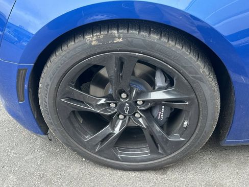 Used 2021 Chevrolet Camaro LT RWD image 4