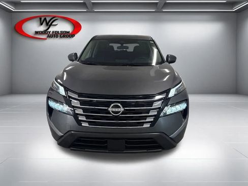 Used 2025 Nissan Rogue SV FWD image 2
