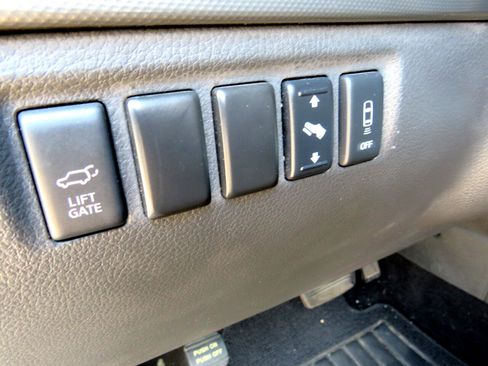 Used 2015 Nissan Armada SV image 25