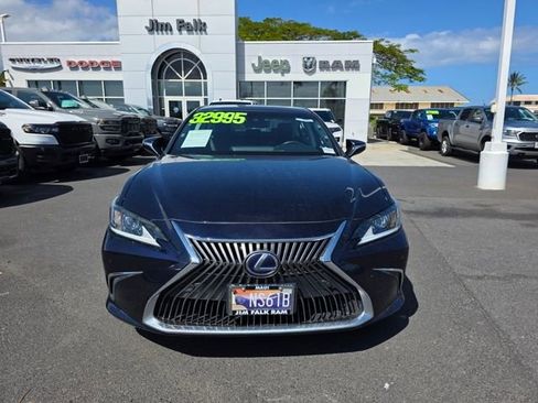 Used 2020 Lexus ES 300h w/ Premium Package image 2
