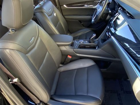 Certified 2025 Cadillac XT6 Premium Luxury image 11