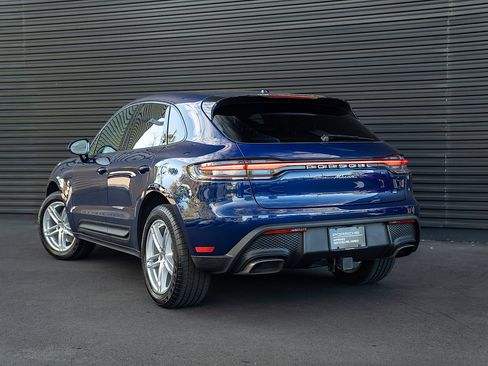 Certified 2025 Porsche Macan AWD/4WD image 3