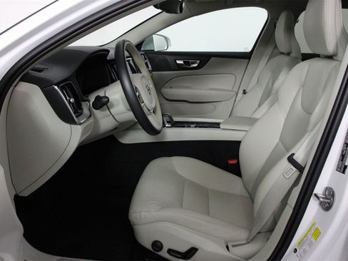 Certified 2025 Volvo V60 B5 Cross Country Plus image 31