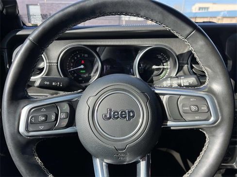 Used 2022 Jeep Wrangler Unlimited Sahara w/ Cold Weather Group image 17