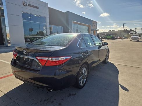 Used 2017 Toyota Camry SE image 3
