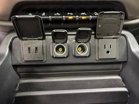 Used 2018 GMC Sierra 1500 Denali w/ Denali Ultimate Package AWD/4WD image 26