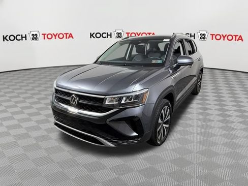Used 2023 Volkswagen Taos SE AWD/4WD image 3