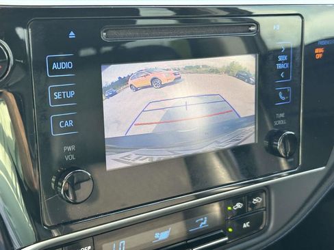 Used 2018 Toyota Corolla SE FWD image 23