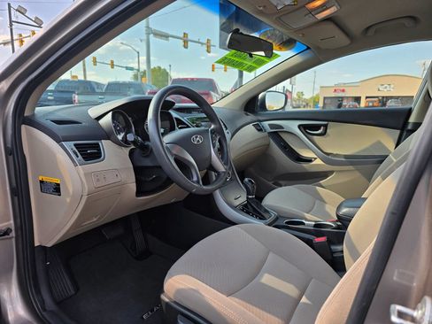 Used 2014 Hyundai Elantra SE FWD image 3