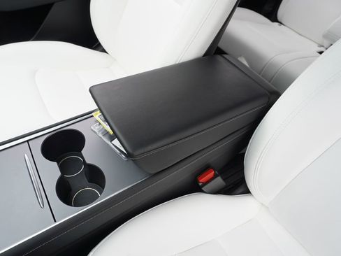 Used 2024 Tesla Model Y Long Range image 16