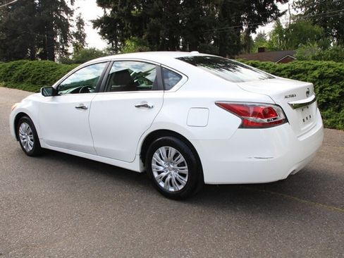 Used 2015 Nissan Altima 2.5 S w/ Power Driver Seat Package FWD image 4